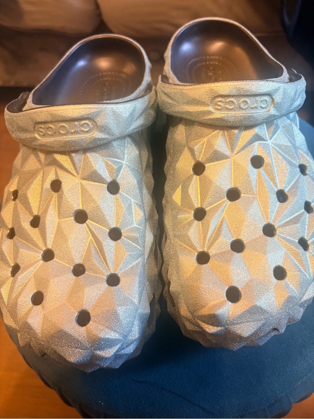 CROCS Women’s Green Textured Classic Clog - Picture 4 of 4